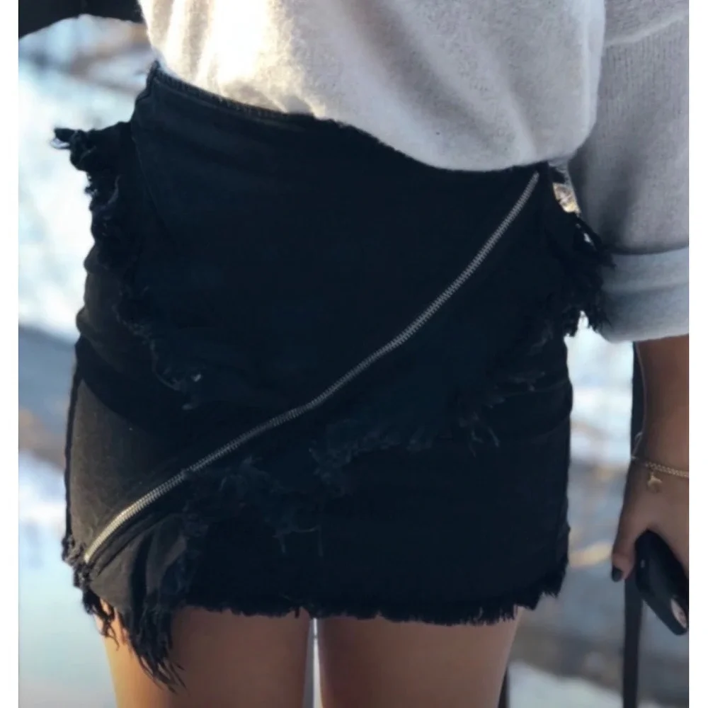 (A8) Signature 8 Womens Black Asymmetrical Zipper Frayed Denim Mini Skirt Medium